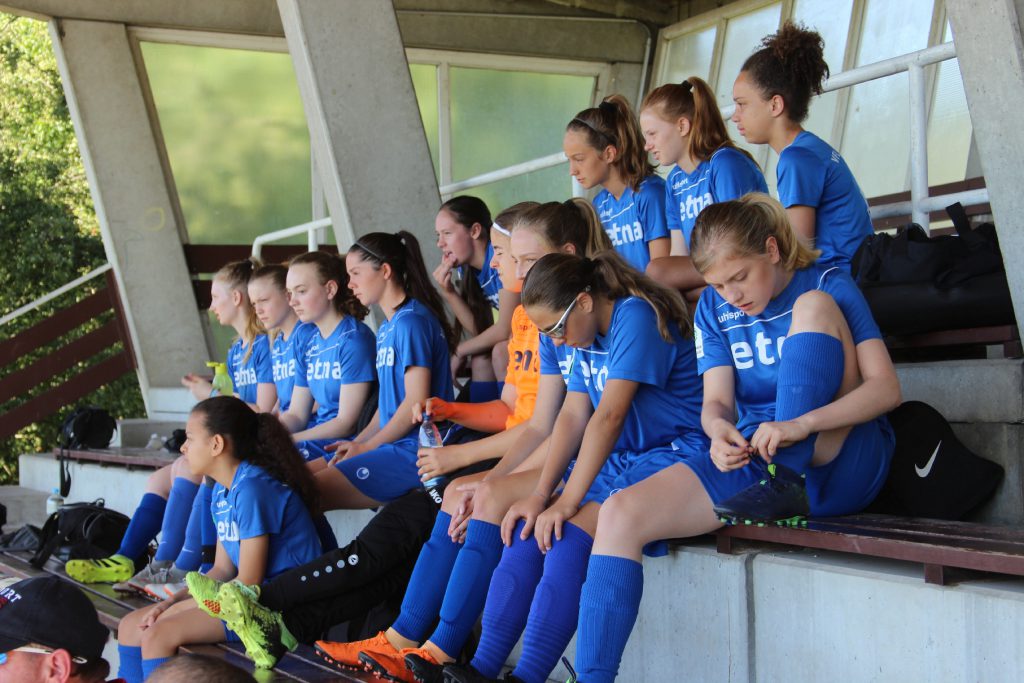 B2-Juniorinnen starten erfolgreich in die Aufstiegsspiele